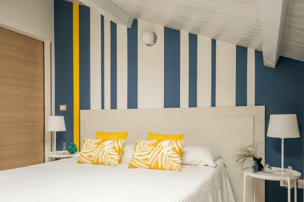 Civico 64 Bed & Breakfast In Mansarda Palmi Exterior photo